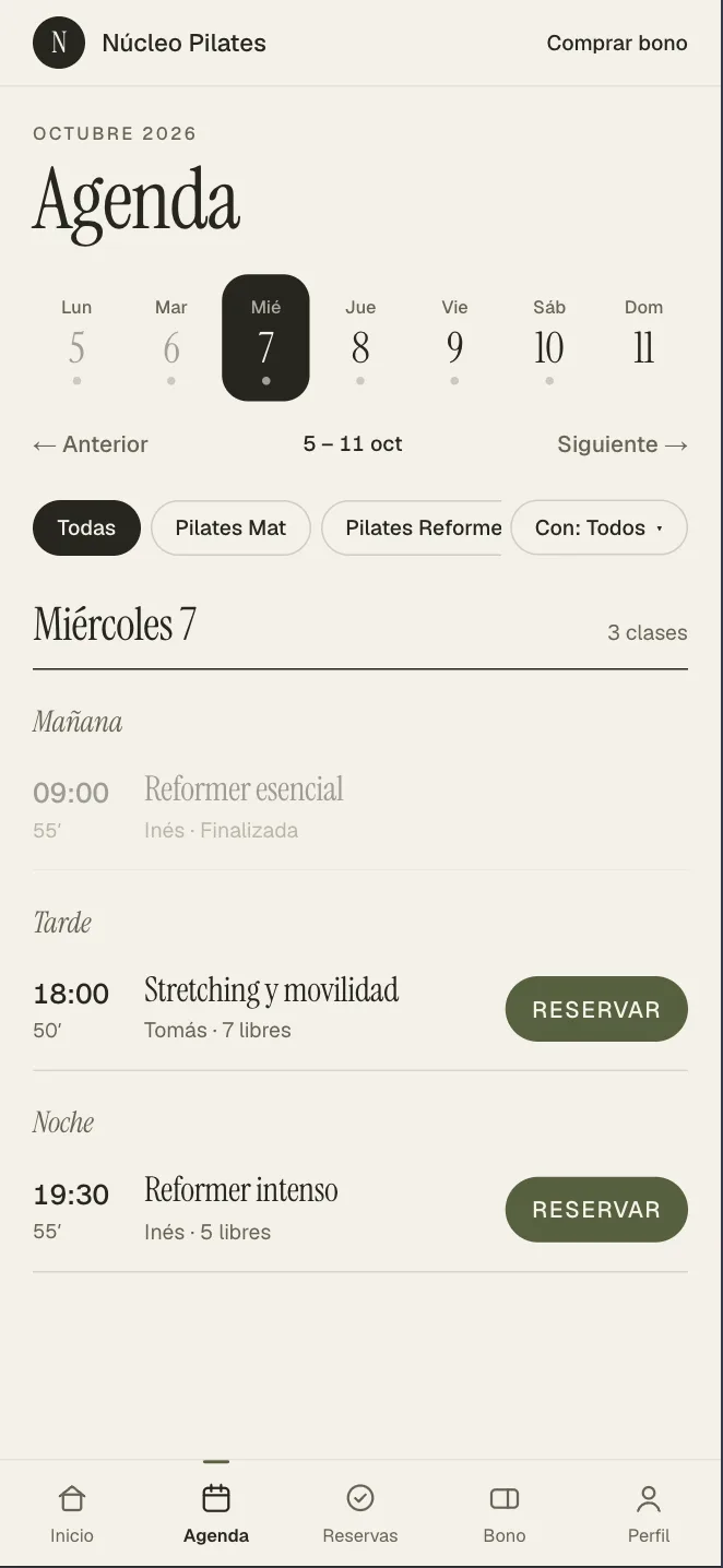 Agenda semanal de Núcleo Pilates en el móvil con filtros Pilates Mat y Reformer